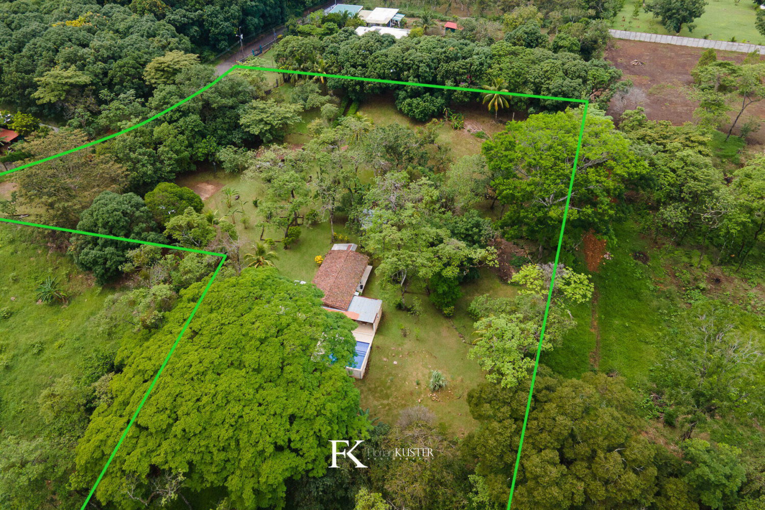 Aerial view of the estate with its land outlined
